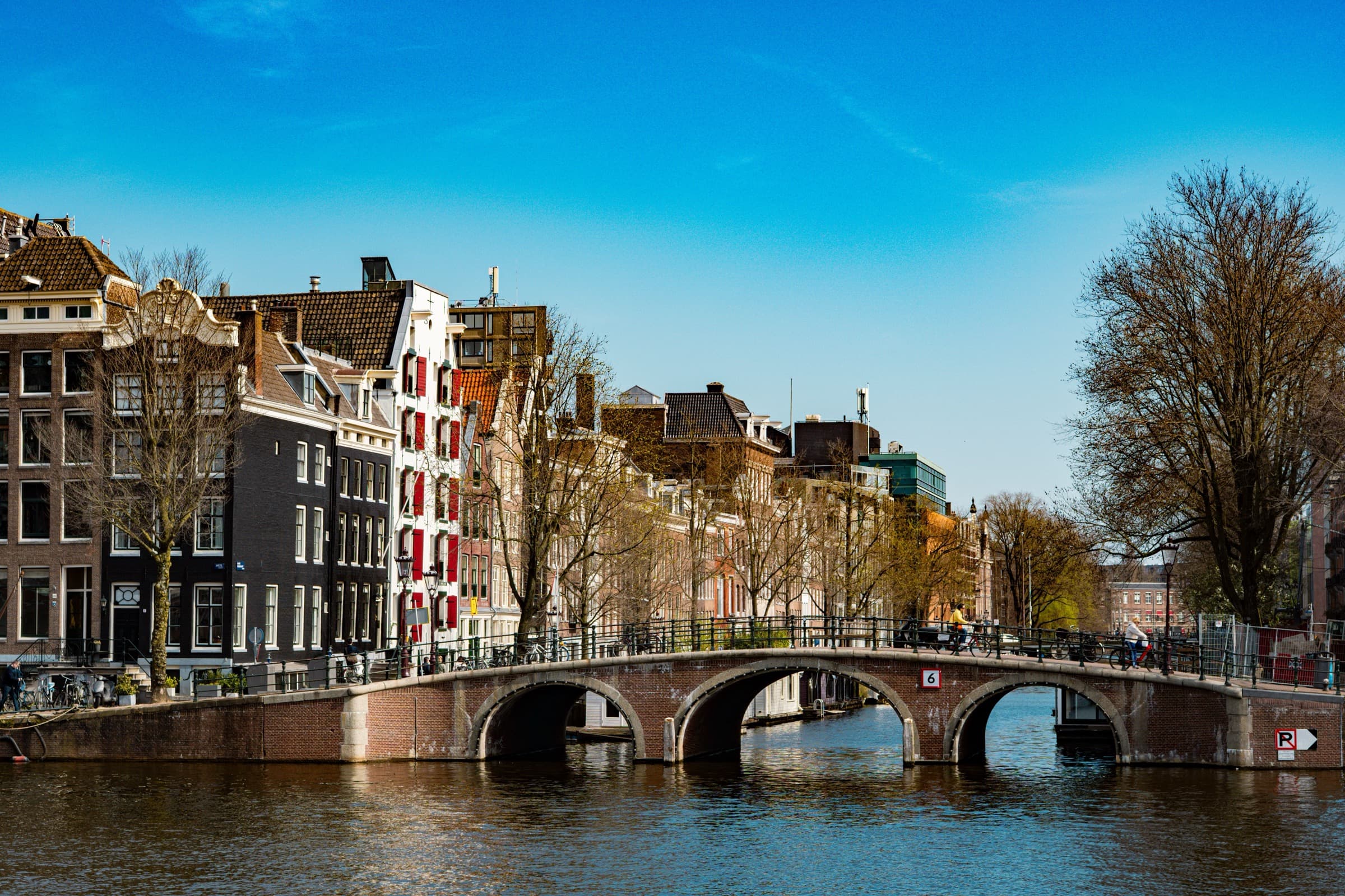 Brug over de gracht